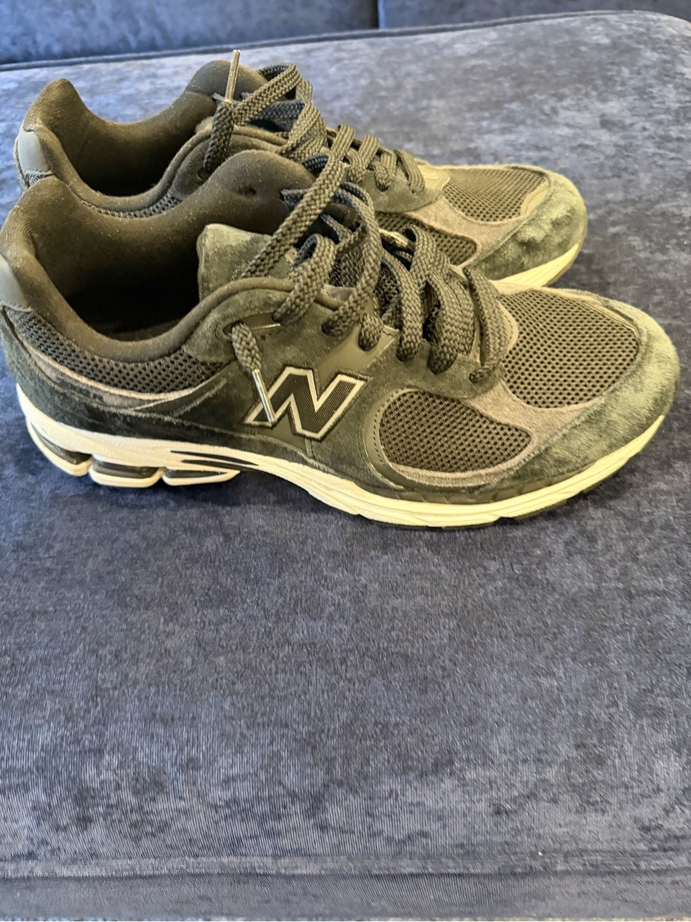 New Balance Men’s Black Suede Mesh Sneakers